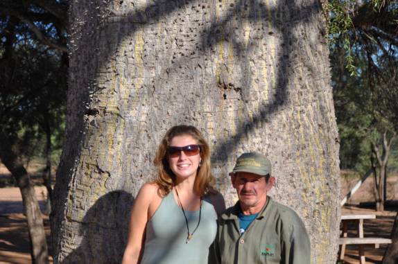 Com o guarda-parque Cristóbal, no Parque Ten. Agripino Enciso, em La Patria - Paraguai